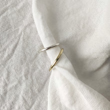 Lade das Bild in den Galerie-Viewer, BICOLOR Ear cuff