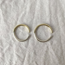 Lade das Bild in den Galerie-Viewer, BICOLOR Ear cuff