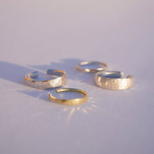 Lade das Bild in den Galerie-Viewer, HEINRICH BIG Ear cuff