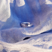 Lade das Bild in den Galerie-Viewer, HEINRICH BIG Ear cuff