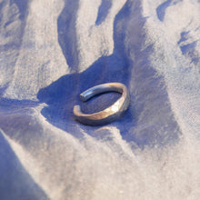 Lade das Bild in den Galerie-Viewer, HEINRICH BIG Ear cuff